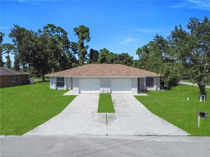Property Photo: 4600/4602 28th St SW FL 33973