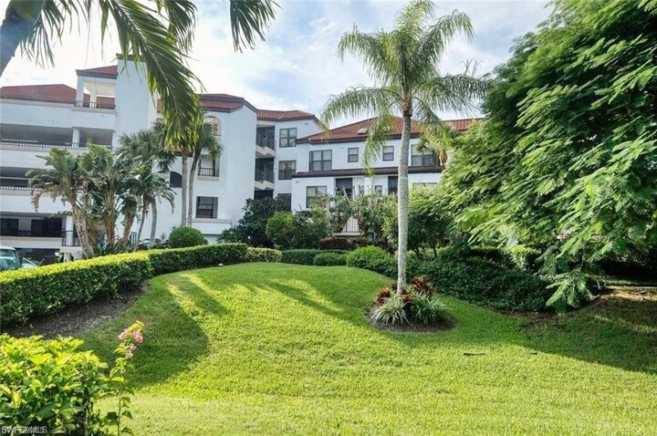 Property Photo: 334 La Peninsula Blvd 334 FL 34113