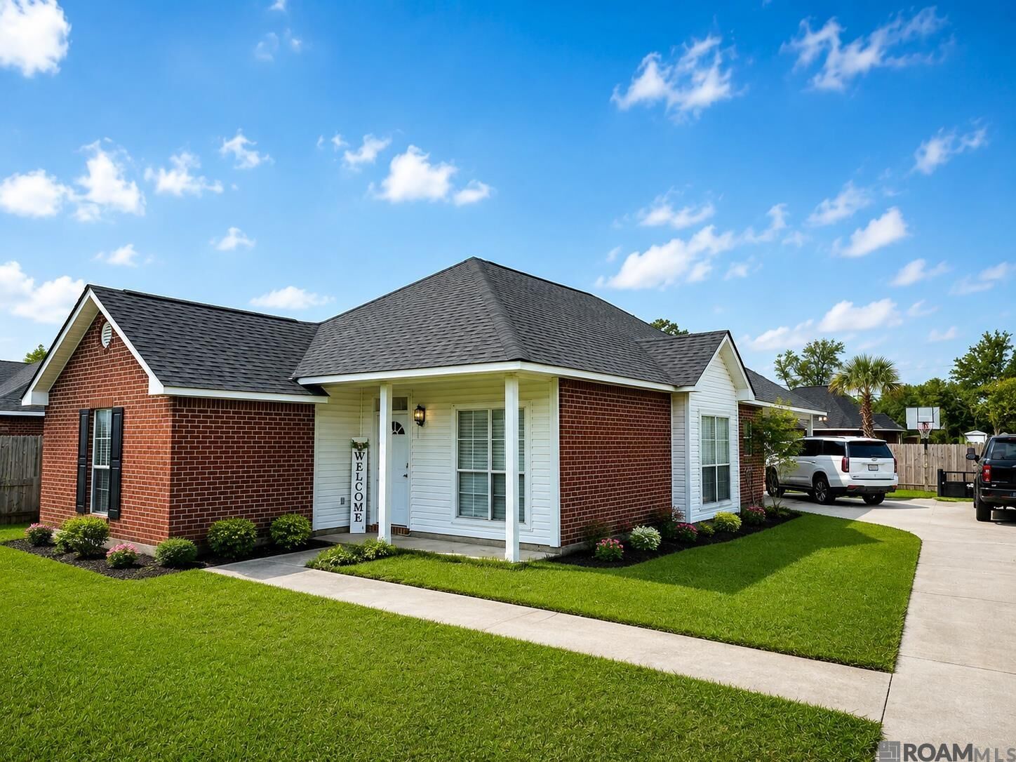 Property Photo: 1221 E Worthey St LA 70737