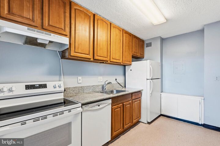 Property Photo:  2059 Huntington Avenue 311  VA 22303 