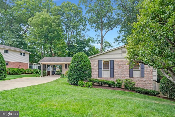 Property Photo:  5002 Gainsborough Drive  VA 22032 