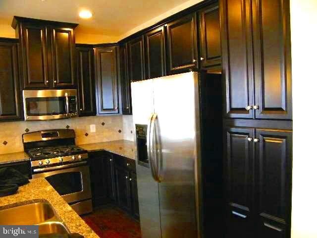 Property Photo: 42577 Burbank Terrace VA 20166