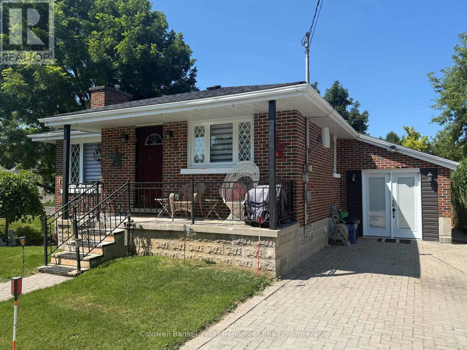 Property Photo:  2 Elgin Street  ON N0G 2V0 