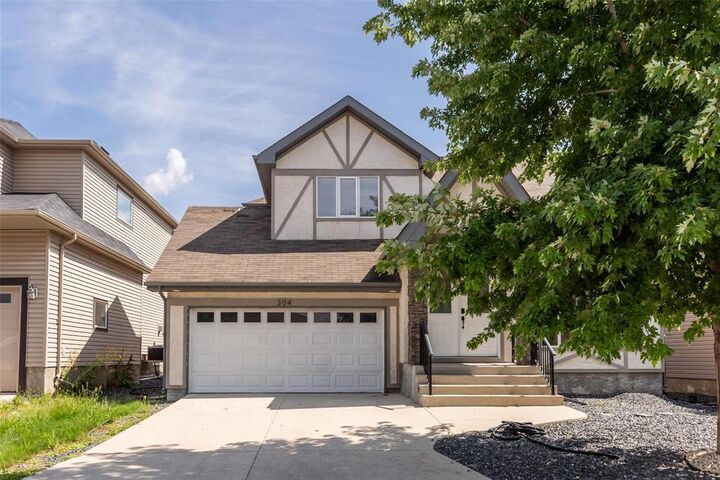 Property Photo:  304 Oak Lawn Road  MB R3Y 0H7 