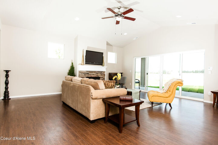 Property Photo:  1220 E Walton Ct  ID 83854 