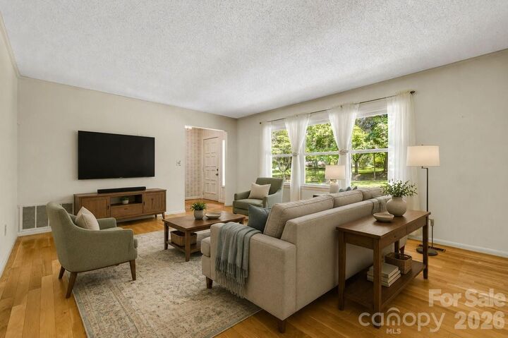 Property Photo: 11 E Ridgeway Drive NC 28787