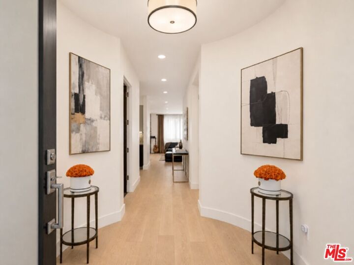 Property Photo: 1304 Roxbury Dr, Unit 202 CA 90035