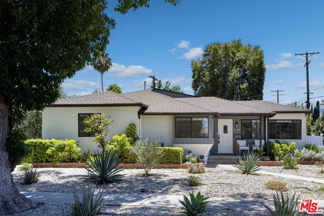 Property Photo:  18424 Domino St  CA 91335 