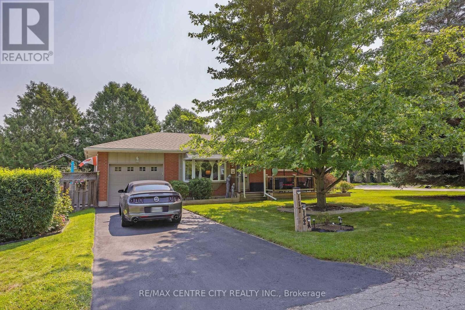 Property Photo: 117 1/2 Flora Street ON N5P 2Y1