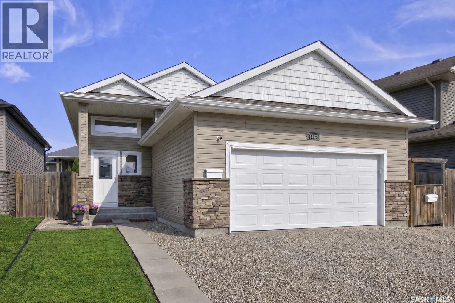 Property Photo:  1114 Hargreaves Way  SK S7R 0H2 