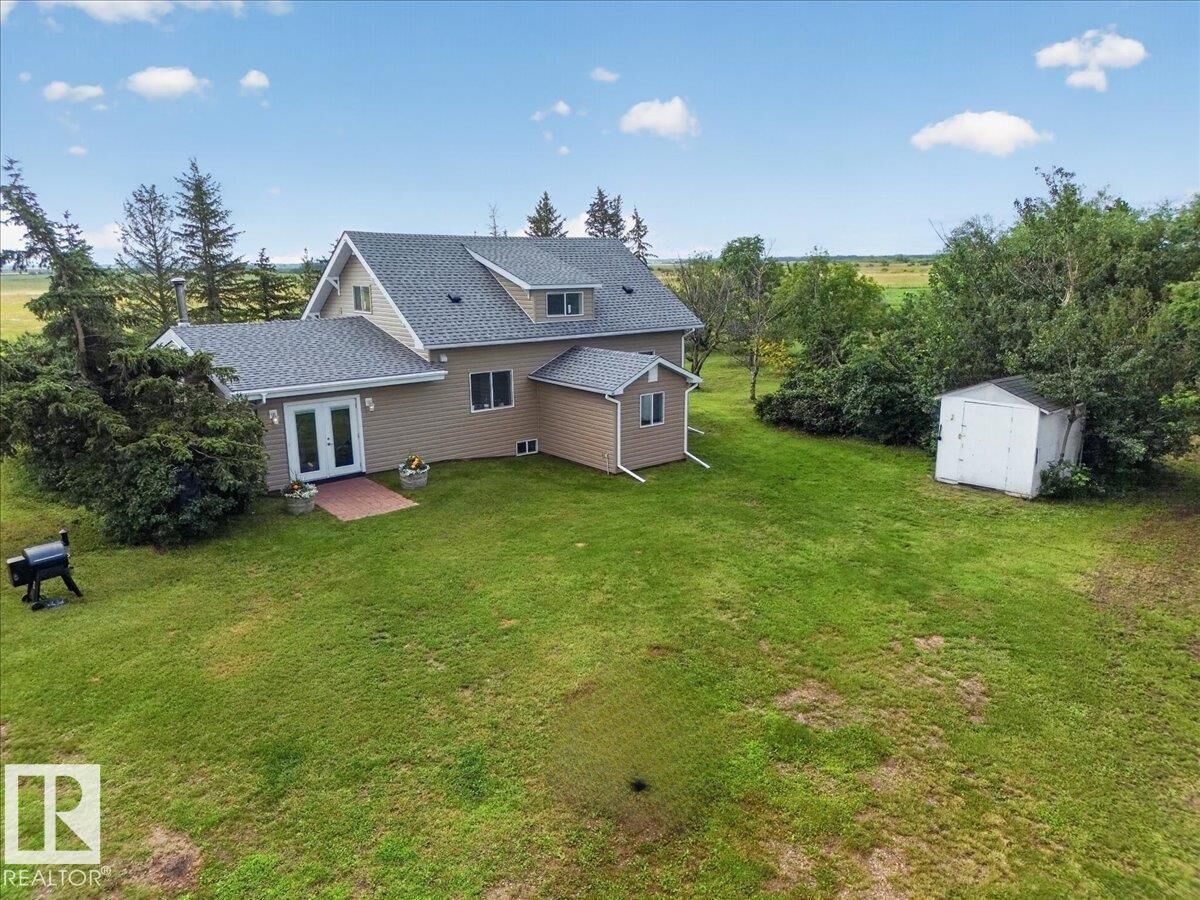Property Photo:  543069 Range Road 191  AB T0B 0W0 