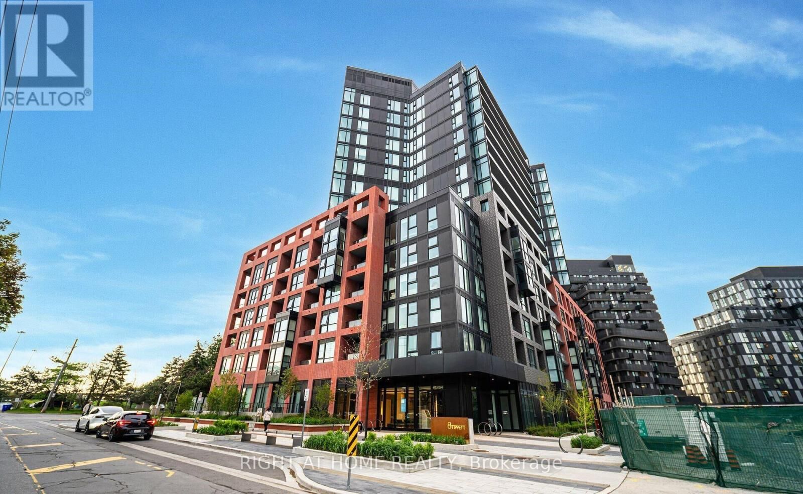 Property Photo:  8 Tippett Road 202  ON M3H 0E7 