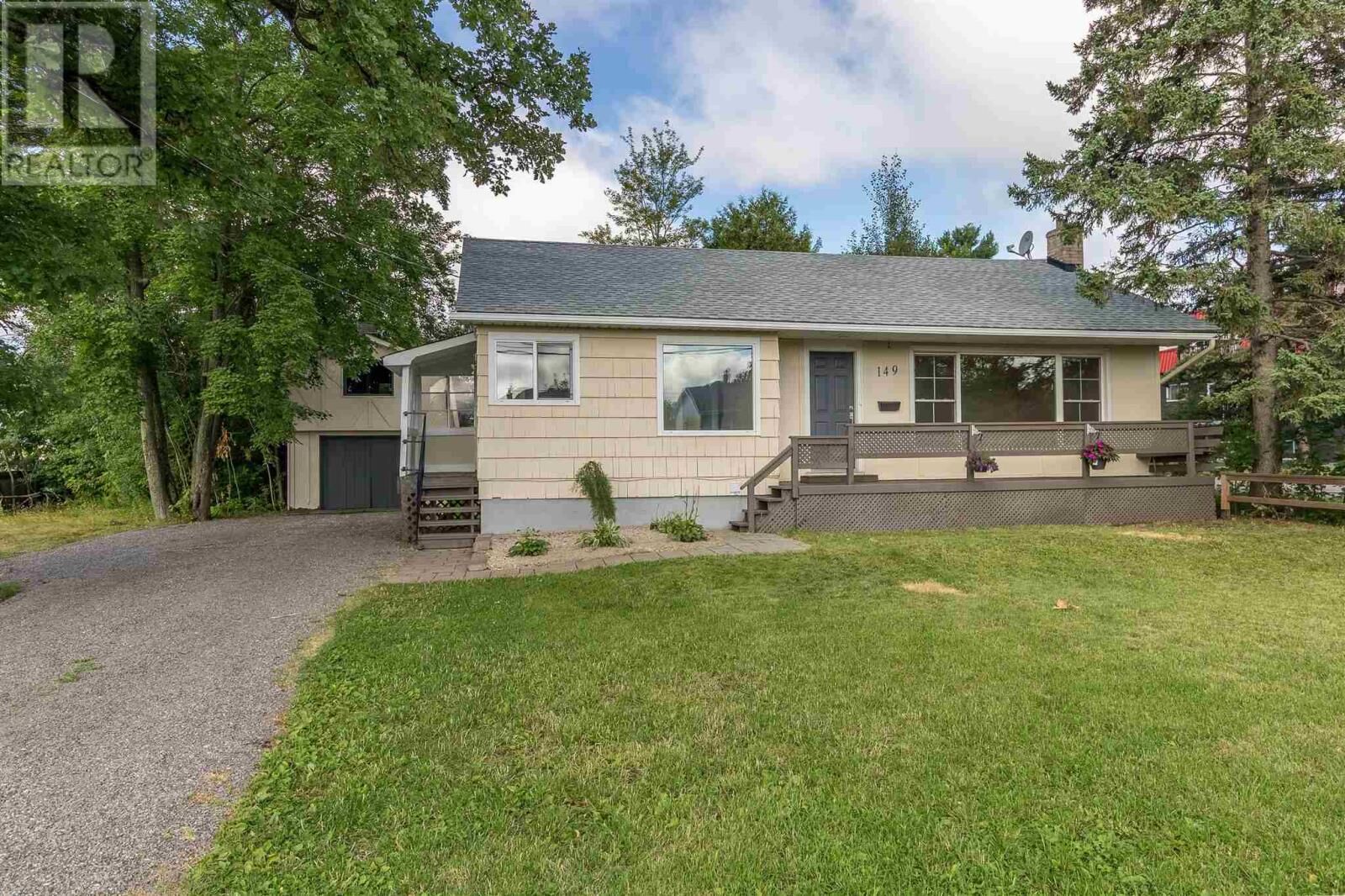 Property Photo: 149 Willow Ave ON P6B 5B1