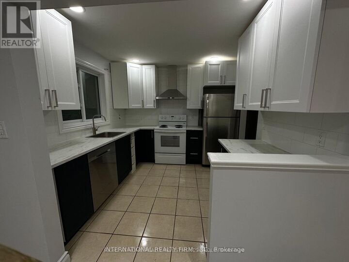 Property Photo:  53 Belfry Drive Main  ON L3Y 3E9 