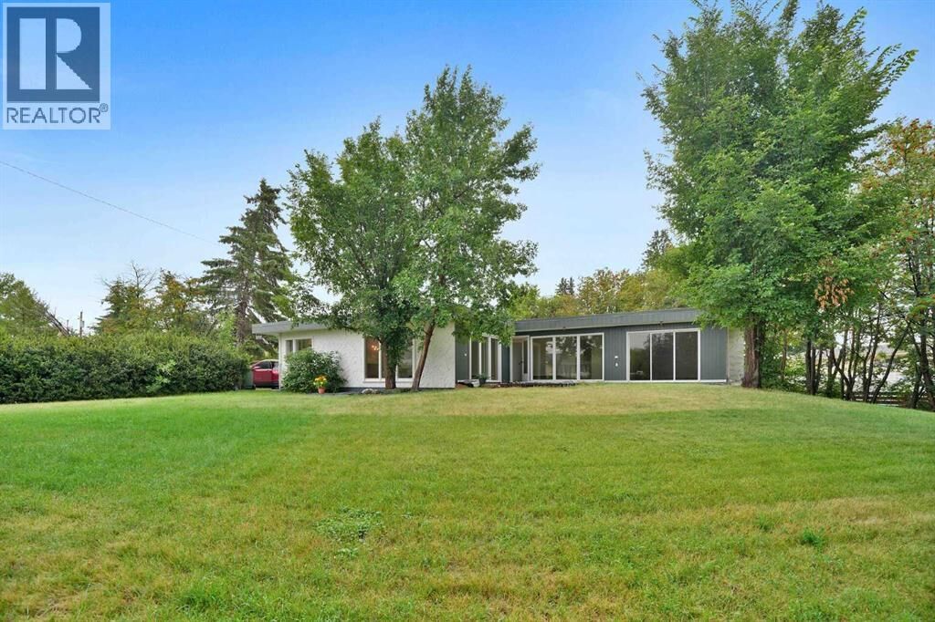 Property Photo: 5009 41 Street Close AB T4G 1H8