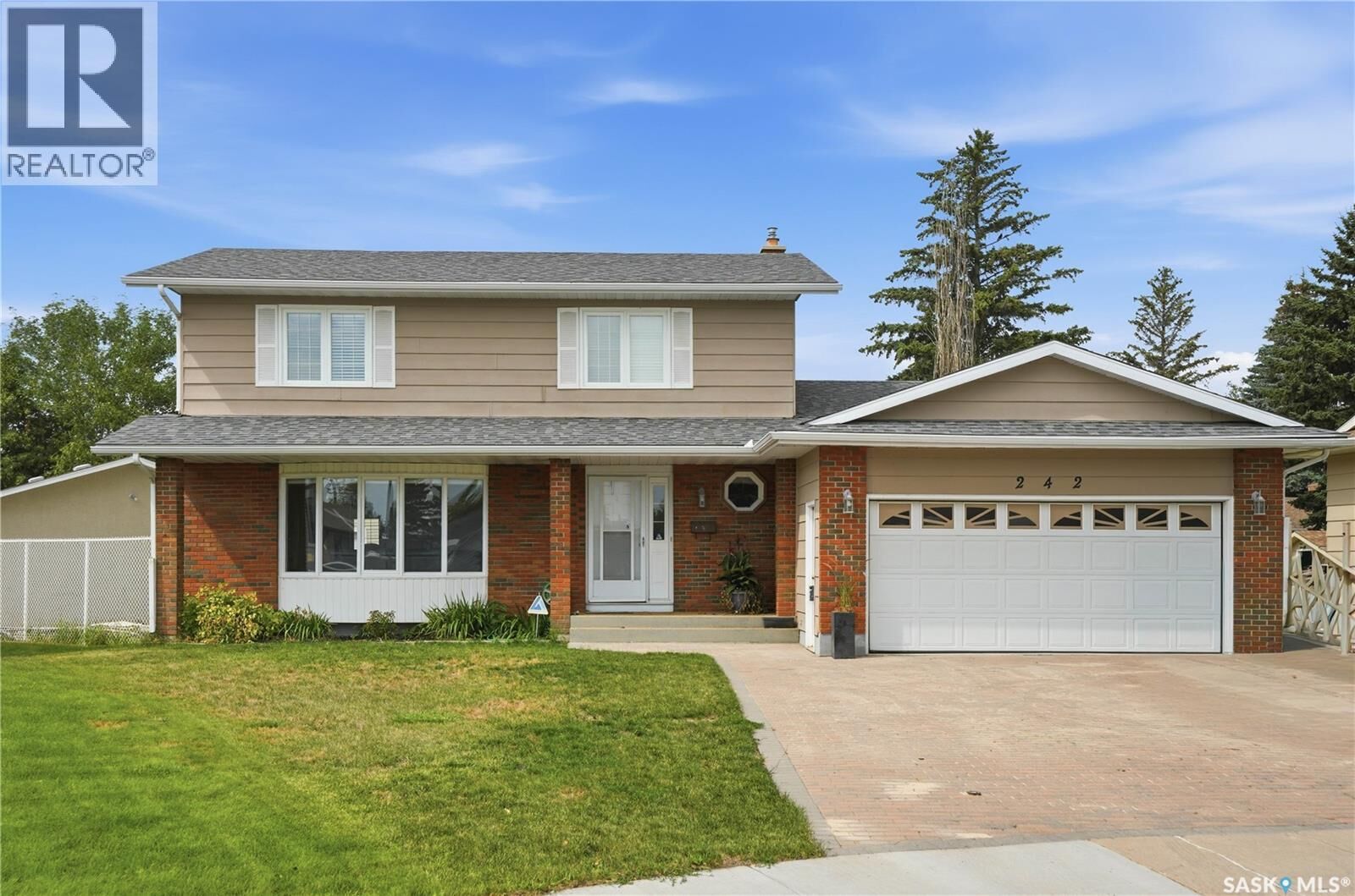 Property Photo:  242 Auld Crescent  SK S7H 4W9 