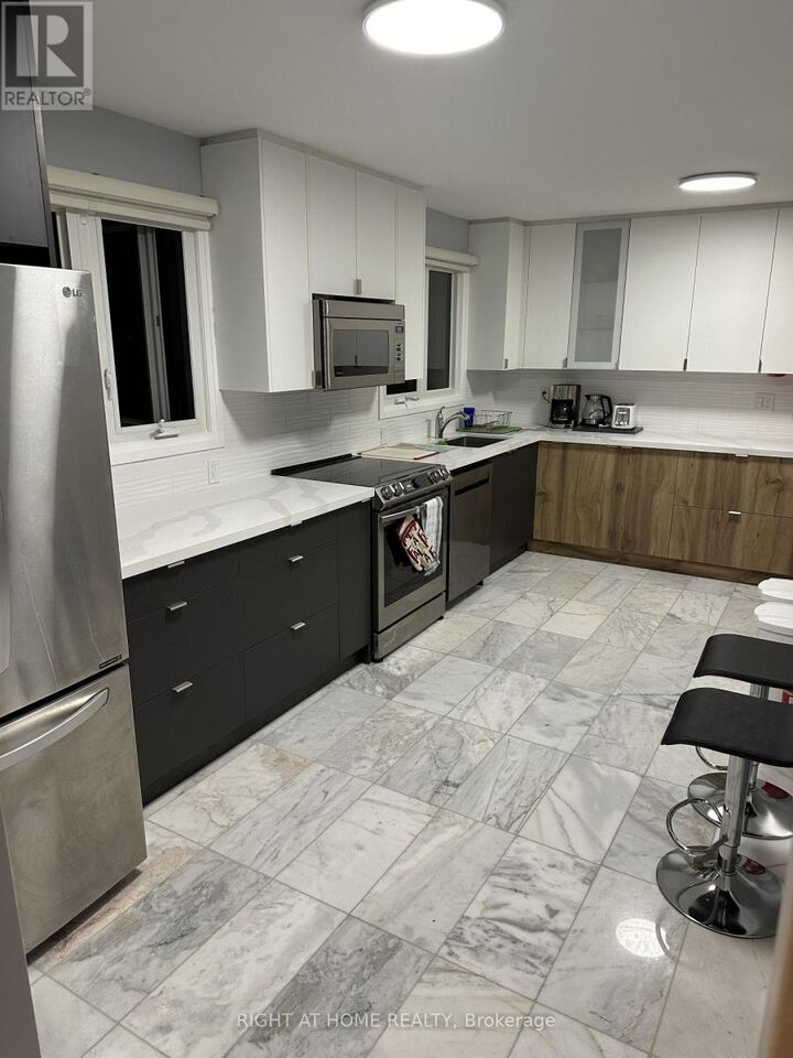 Property Photo:  4076 Woodington Drive  ON L4Z 1K2 