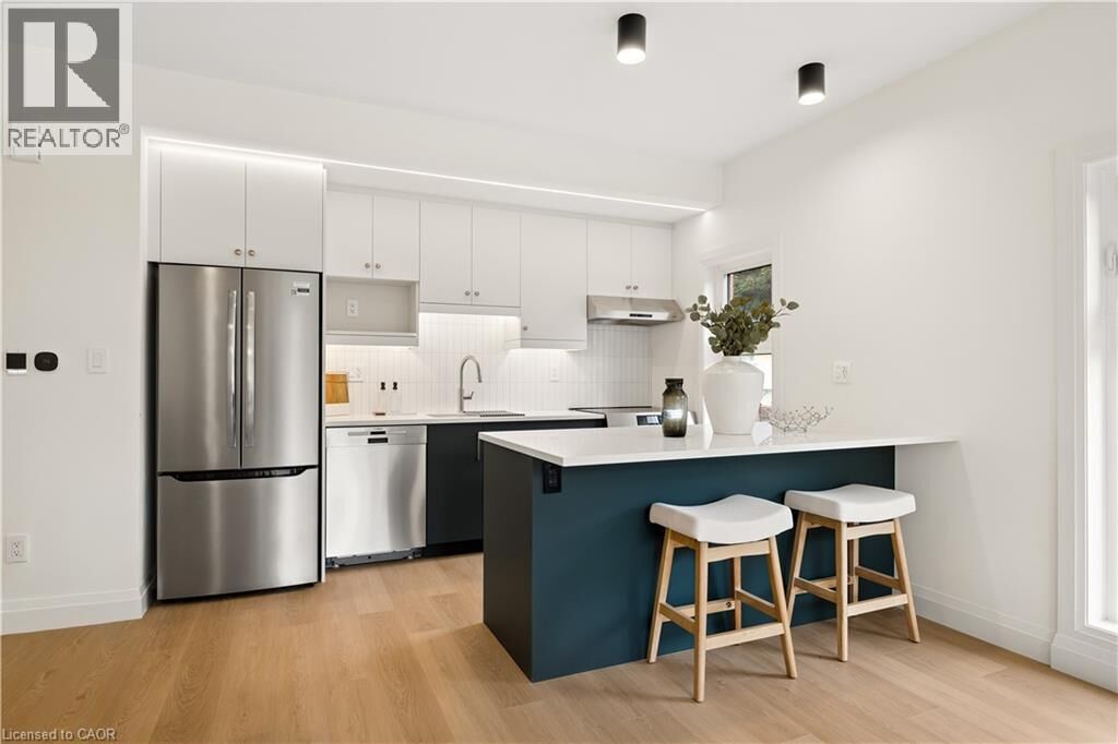 Property Photo:  563 North Wellington Street 4  ON N2H 5L6 