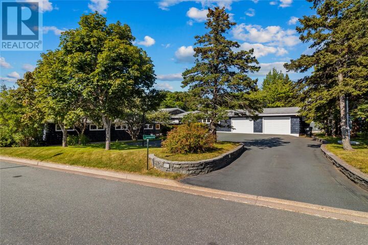 Property Photo: 7 Kingswood Drive NL A1W 5M1