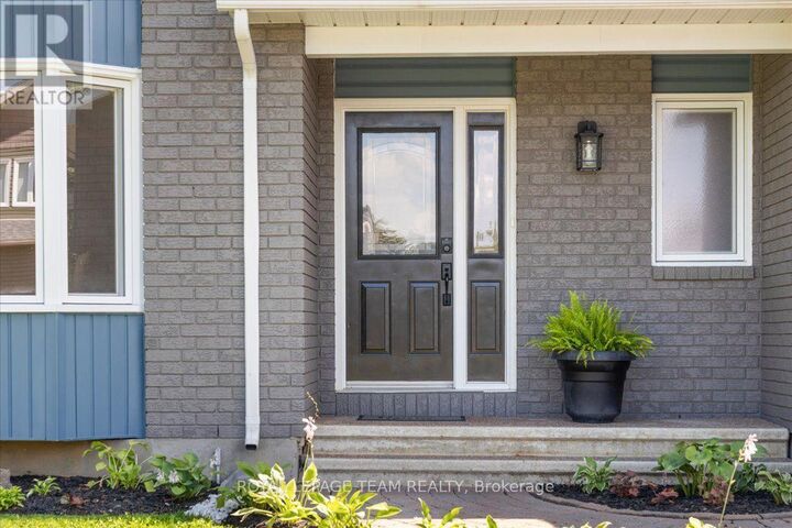 Property Photo: 38 Patterson Crescent ON K7C 4H3