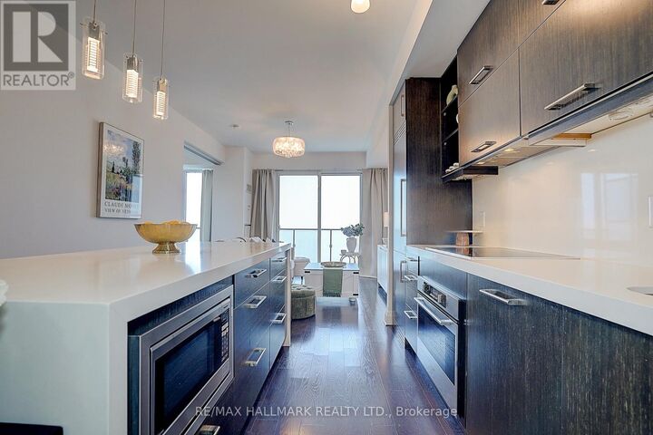 Property Photo:  65 St Mary Street 2906  ON M5S 0A6 
