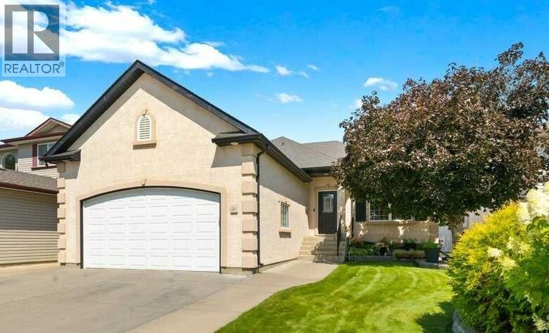 Property Photo:  20 Sunrise Court Southwest  AB T1B 4N5 