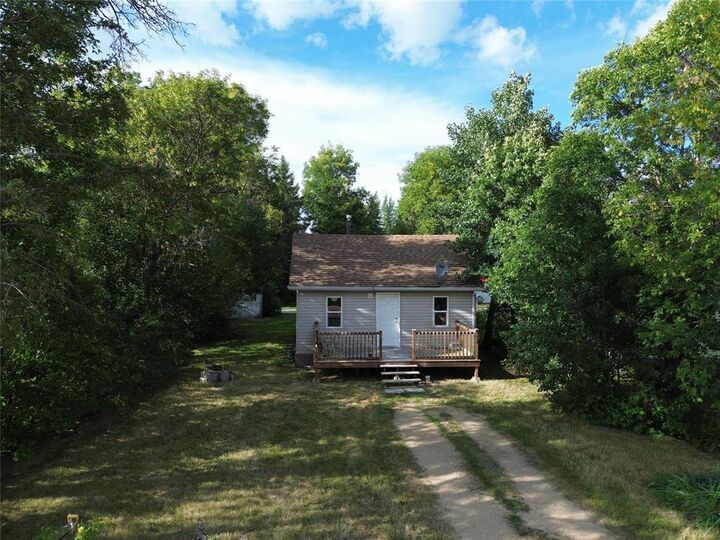 Property Photo: 417 Epsilon Avenue MB R0C 3G0