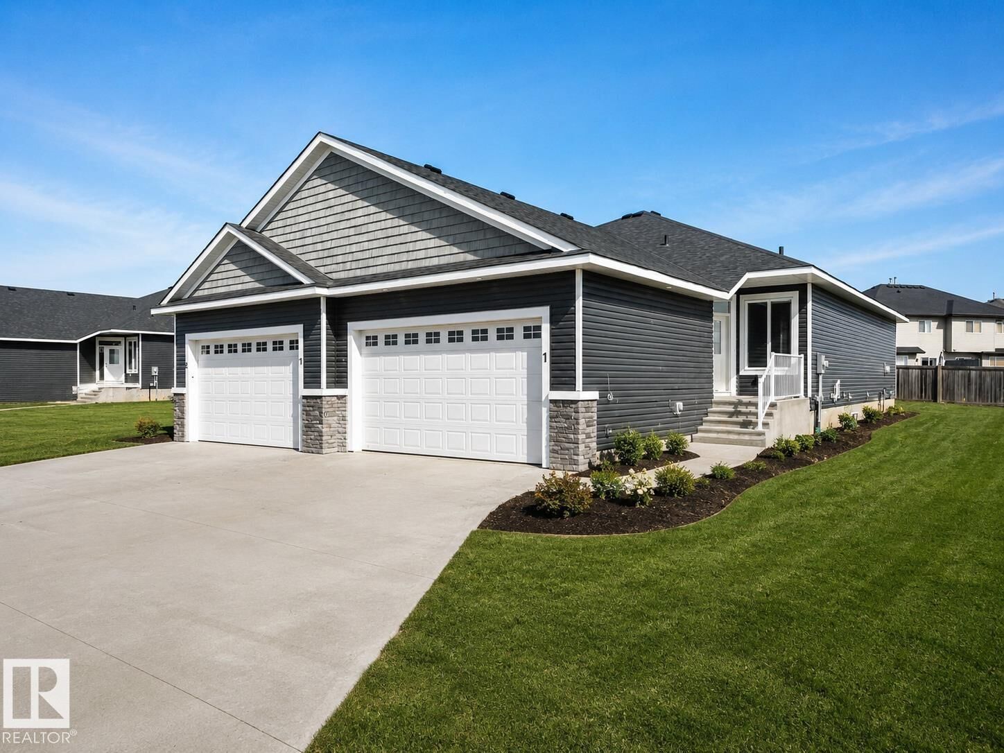Property Photo:  #1 7800 94 St  AB T8R 2S3 