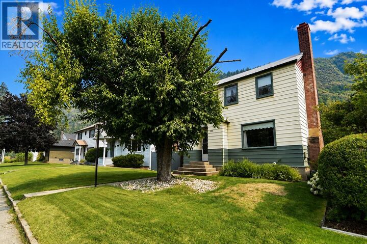 Property Photo: 1141 Columbia Avenue BC V1R 1J1