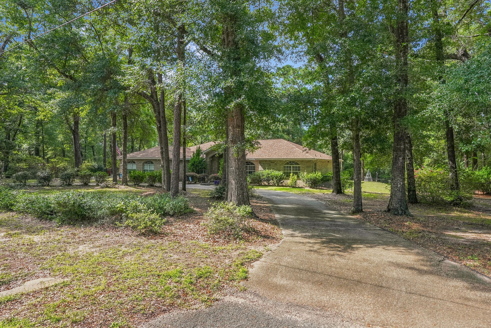 Property Photo: 6932 Summit Place FL 32570