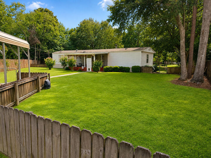 Property Photo:  5105 Central Drive  FL 32571 