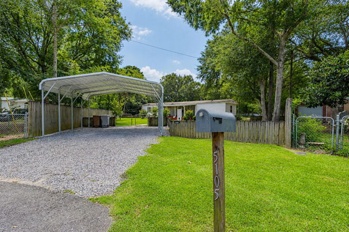 Property Photo:  5105 Central Drive  FL 32571 