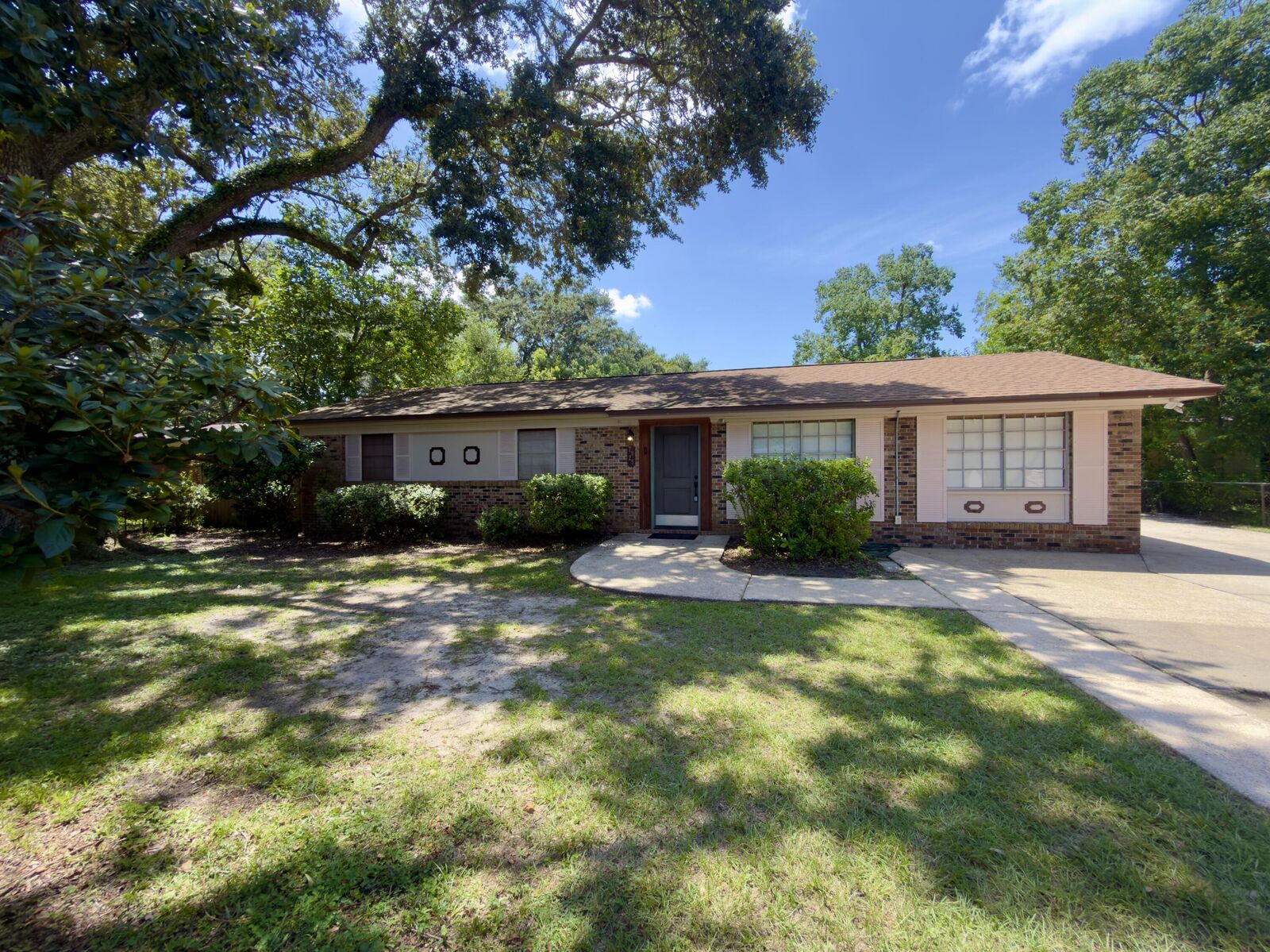 Property Photo: 7929 Whitmire Drive FL 32514
