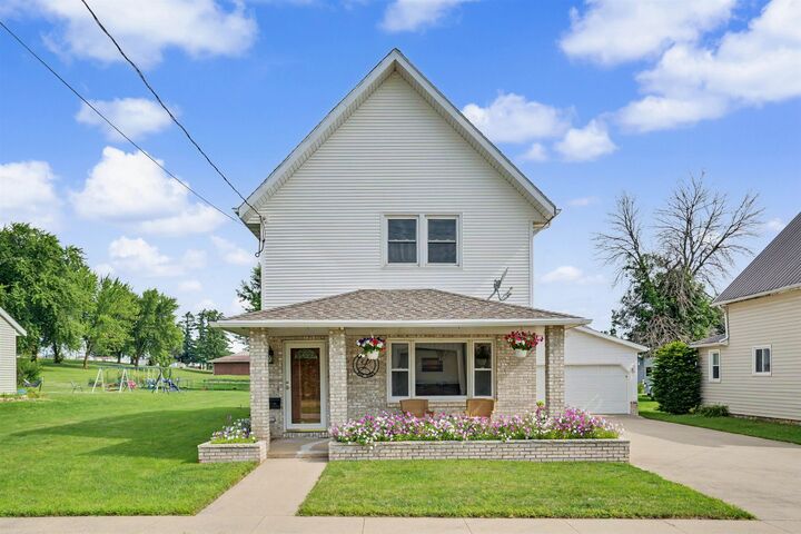 Property Photo: 107 Stow St IA 52041
