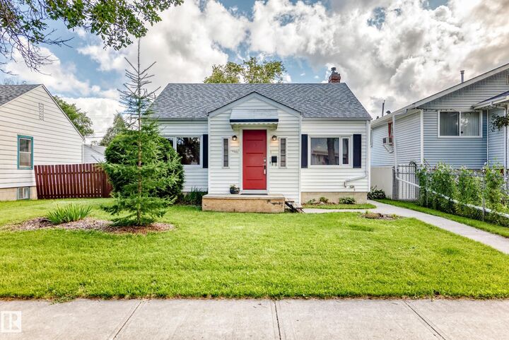 11637 87 Street NW — photo 1