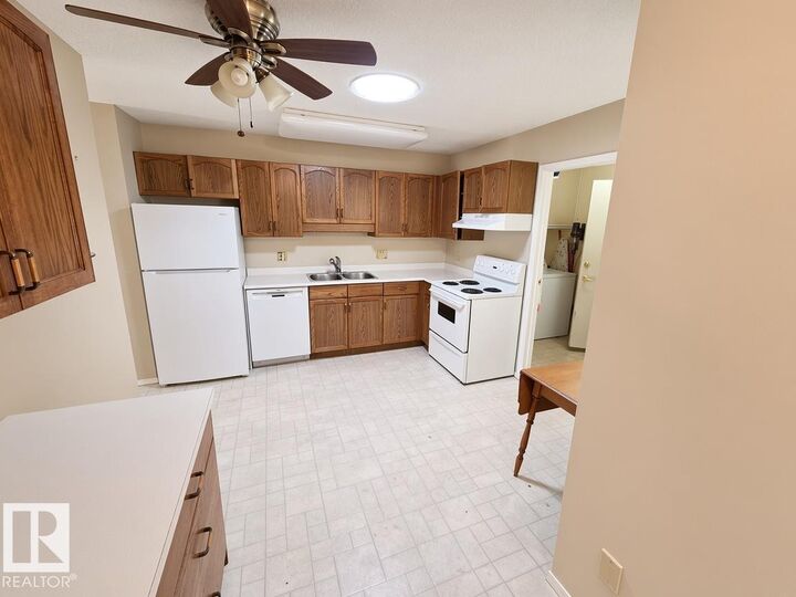 Property Photo:  1552 54 Street NW  AB T6L 6H4 