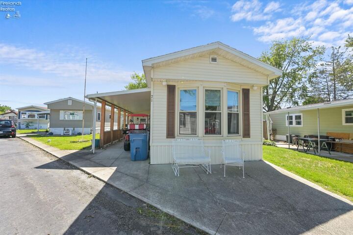 Property Photo: 8175 North Shore Boulevard 71 OH 43440