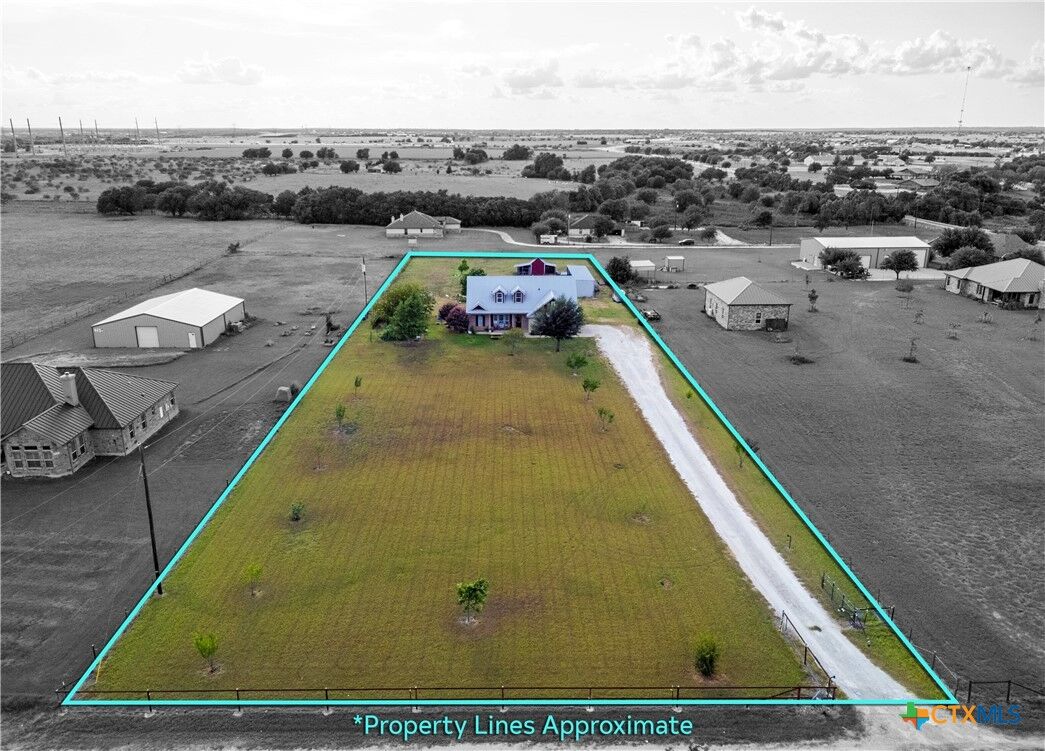 Property Photo: 9122 Stinnett Mill Road TX 76571
