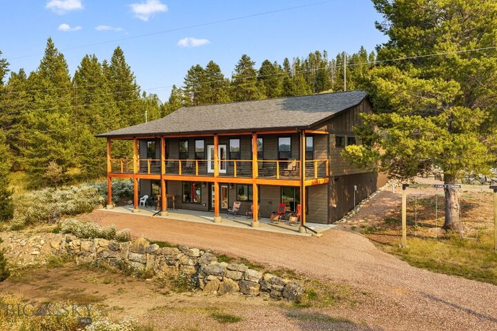 Property Photo:  