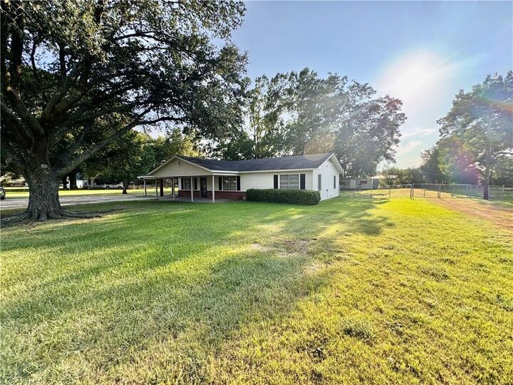 Property Photo: 560 S Main Street LA 71073