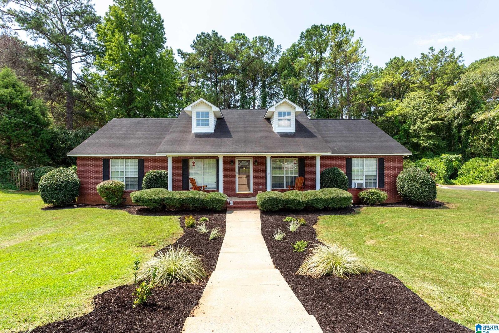 Property Photo: 921 Sedgefield Drive AL 35150