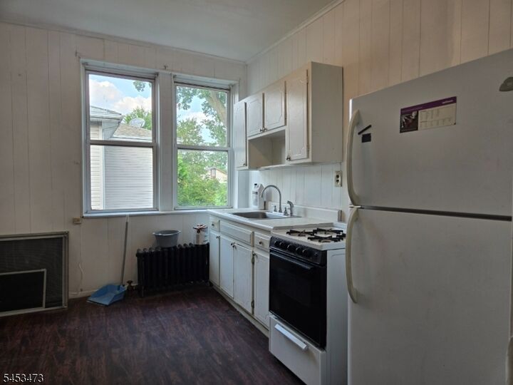 Property Photo:  101 Page Ave 103  NJ 07071 