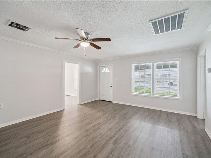 Property Photo: 820 Texas Street TX 77575