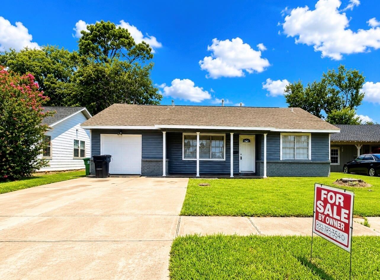 Property Photo:  631 Roper Street  TX 77034 