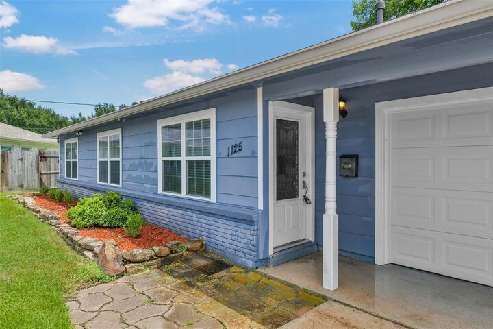 Property Photo:  1125 Grace Street  TX 77536 