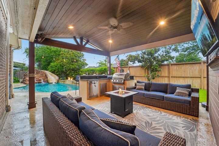 Property Photo: 2917 Auburn Creek Lane TX 77573