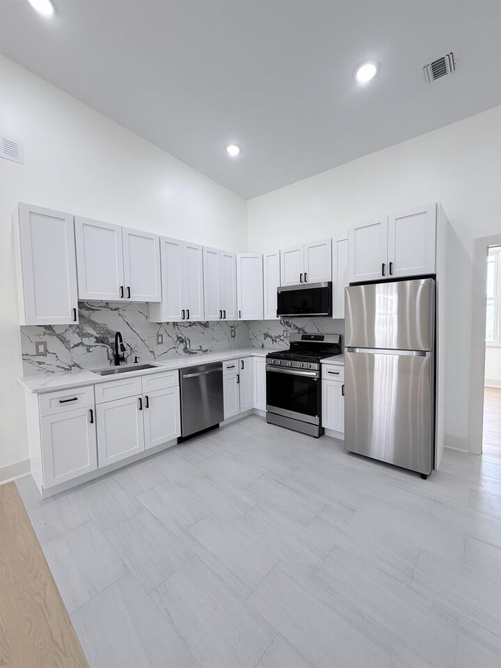 Property Photo:  741 Grand St 3  NJ 07304 