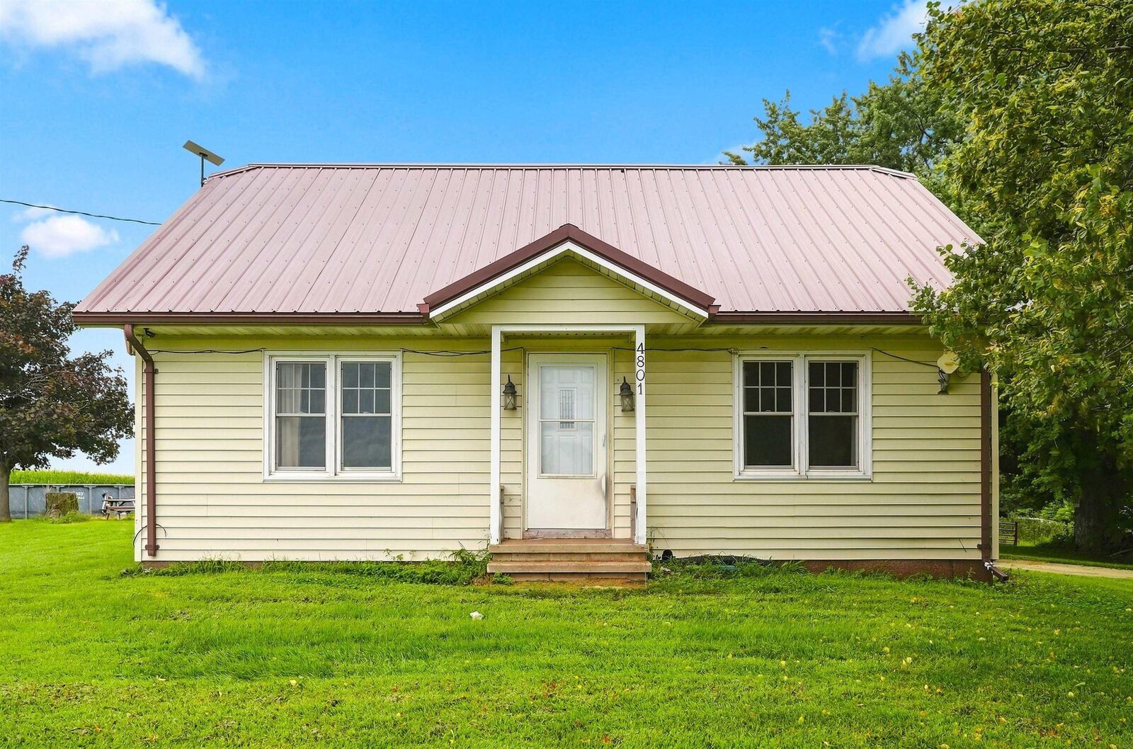 Property Photo:  4801 Palace Road  IA 50662 