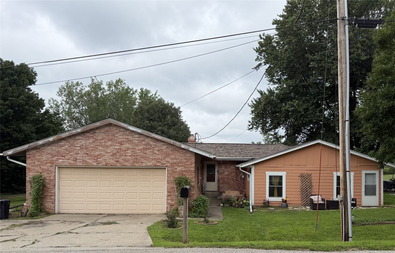 Property Photo:  810 Juniper Avenue  IA 50135 