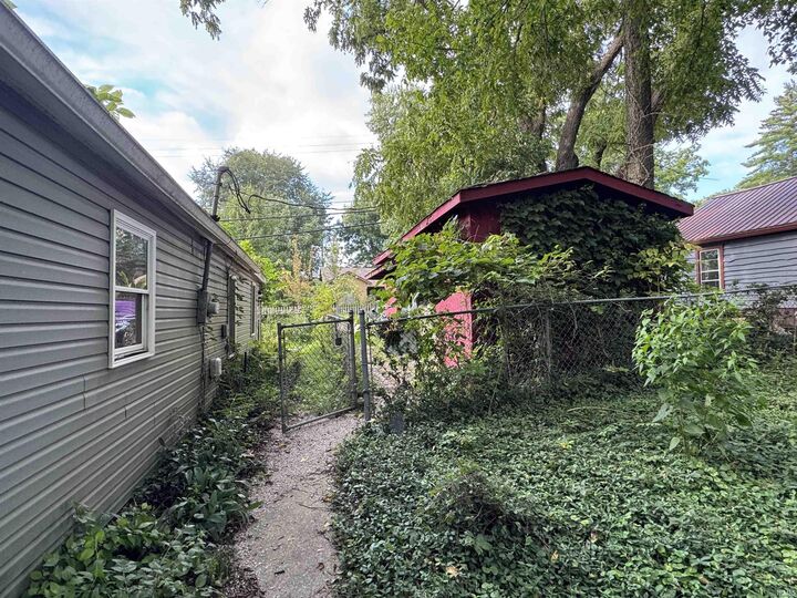 Property Photo:  1018 E Thornton Drive  IN 47401 